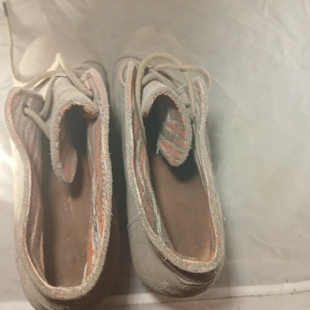 TOMS Desert Wedge Taupe Suede Lace Up Ankle Boots Womens 9.5 Chukka‎ Heel 300216